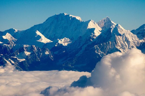 Su, Keren 아티스트의 Mount Everest-8848m-in the Himalayas above the clouds-Nepal작품입니다.
